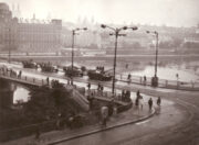 Obrněná vozidla BTR 152 při okupaci Československa v ulicích Prahy. FOTO Sbírka VHÚ Praha (2)