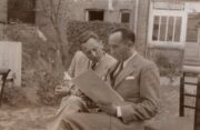 Škpt.pěch. František Fryč (vlevo) ve společnosti pplk.gšt. Oldřicha Tichého, vedoucího důstojníka předsunuté agenturní ústředny Karel v Paříži z let 1939‒1940.
FOTO: rodinný archiv Nely Miloševič