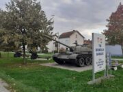 01 Stálá výstava na náměstí obránců Daruvaru (foto Michal Louč)