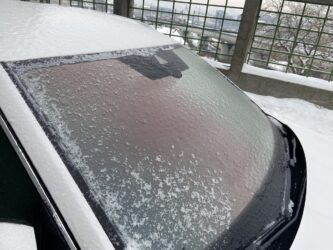 Průchod od cyklostezky od hlavního nádraží je v případě náledí uzavřen