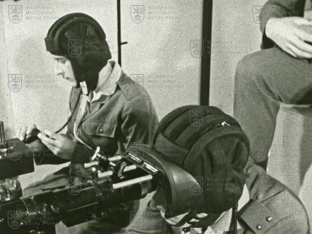 Film „Učební-výcvikové pomůcky a zařízení pozemních vojsk. Díl 1. Střelecká příprava a zařízení střelnic“