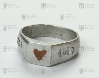Zákopový prsten s ideogramem srdce, 1917