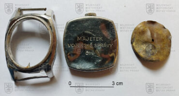 Náramkové hodinky ze sestřeleného čs. letounu