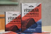 Kniha historika Jiřího Plachého Výsadkáři v týlu nepřítele. FOTO: VHÚ Praha