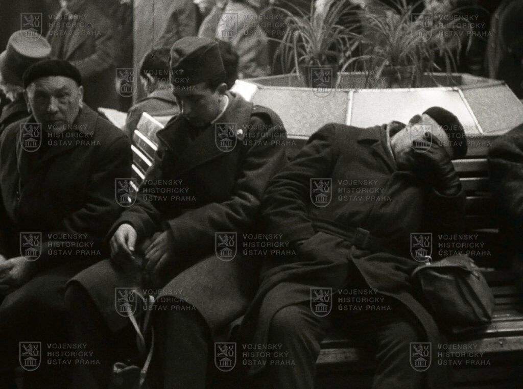 Film „Čekání na vlak, který přijede podle jízdního řádu“