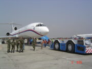 Armádní trauma tým před přesunem u českého leteckého speciálu (TU-154M). FOTO Sbírka VHÚ Praha